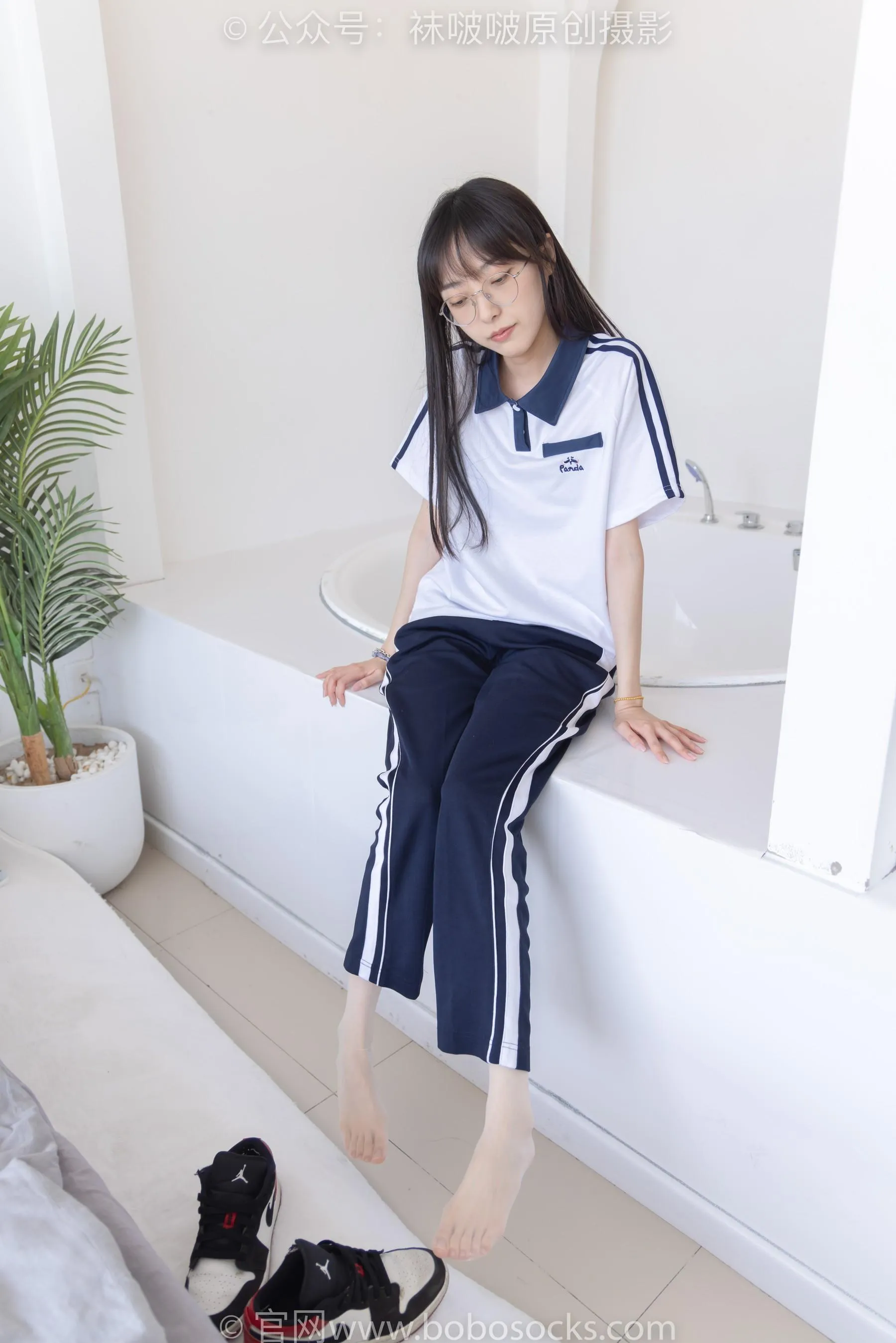[BoBoSocks袜啵啵]NO.207 稚予-aj板鞋、白棉袜、油亮白丝、校服裤里丝[23] [53P]插图6
